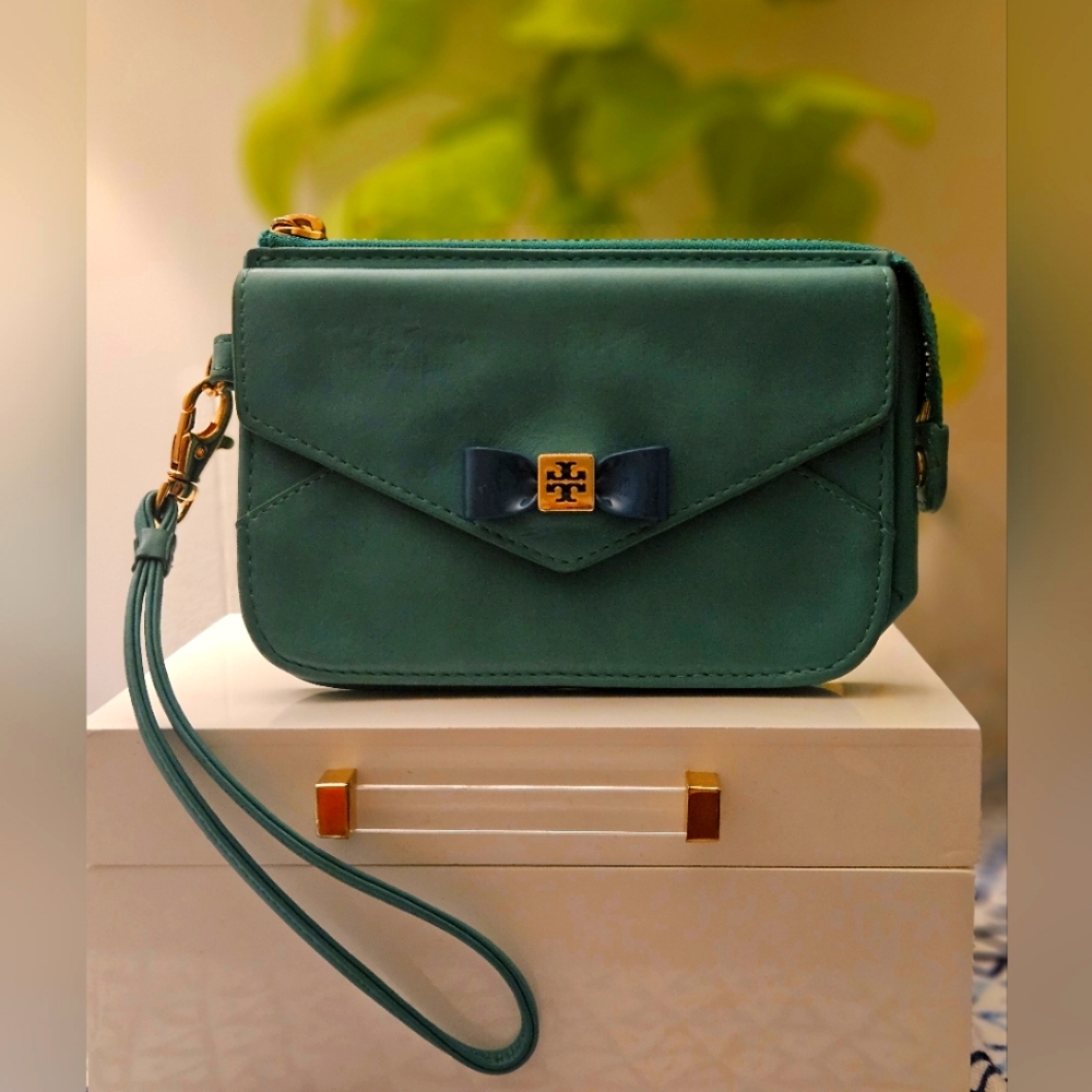 NEW Tory Burch Wristlet